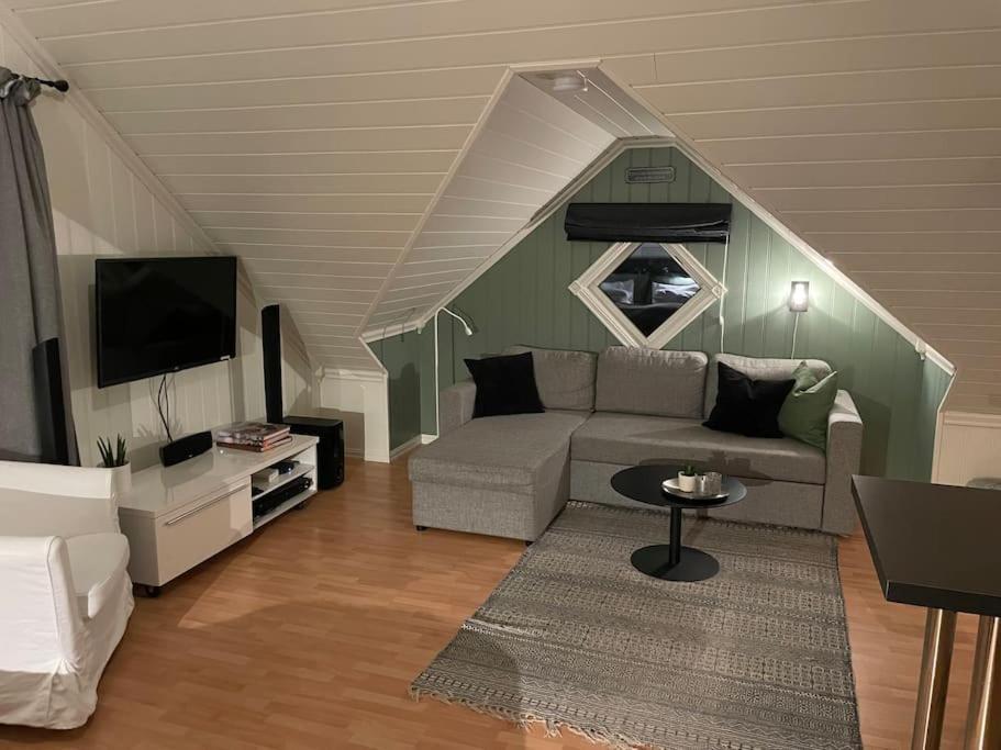 Koselig Garasjeloft! Apartment Langevag